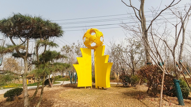 標(biāo)識(shí)牌設(shè)計(jì)公司：學(xué)校標(biāo)識(shí)系統(tǒng)設(shè)計(jì)的要素有哪些-千帆標(biāo)識(shí)，行業(yè)經(jīng)驗(yàn)18年，為400+企業(yè)或市政單位提供標(biāo)識(shí)系統(tǒng)解決方案。